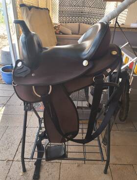 Abetta 20500-5 Black Pleasure/trail Saddle 15 In