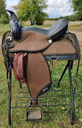 20555-5 Abetta 15 Inch Saddle