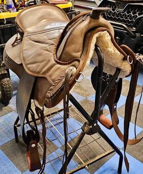 0402172707 Barefoot Arizona Saddle Size 2 Brown Used Includes Fenders Stirrups