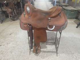 Br98279 Blue Ribbon 16 Inch Western Trophy Saddle. Ridden In Only The Last Year