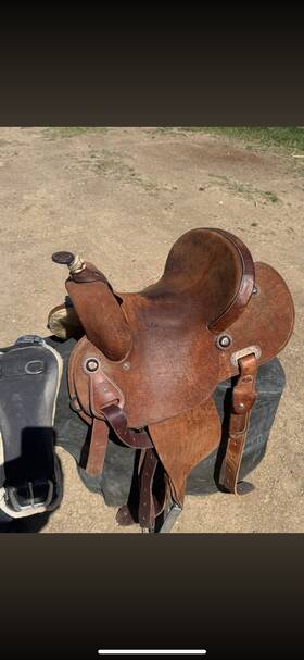 30fd Burns Saddlery 13 Inch 30 Fd Barrel Saddle. In Great Condition