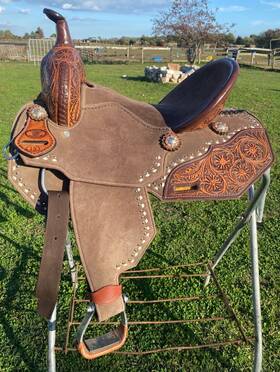 14811 Circle S Lightly Used 15 Inch Buckstitched Suede Western Barrel Saddle Fqhb