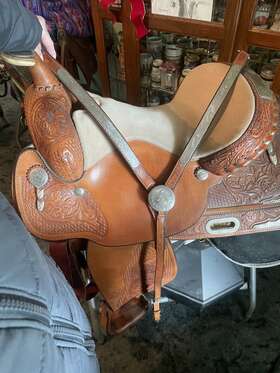 27961557121192 Circle Y Used 15.5 Inch Equation Show Saddle And Matching Breast Collar