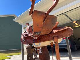 Circle Y 360416040601 Used Western Saddle 15 Inches. Park And Trails Edition. Minimal Use