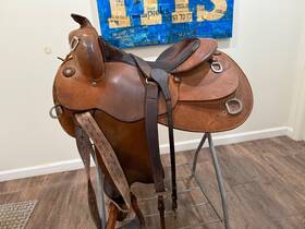 1439-760c-05 Circle Y / Reinsman Used 16 Inch Roughout Trainer Saddle With Matching Breastcollar