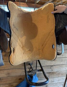Circle Y Sp1309-2556-05-3 17.5 Treeless Barrel Saddle