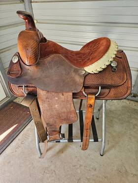 Snscrt151799 Courts Used Older 15 Inch Brown Leather Roping Saddle With Some Tooling #1799