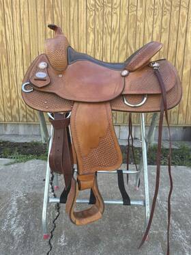 2221-4 Crates Horse Tack - 15 1/2 Inch Reiner Western Saddle