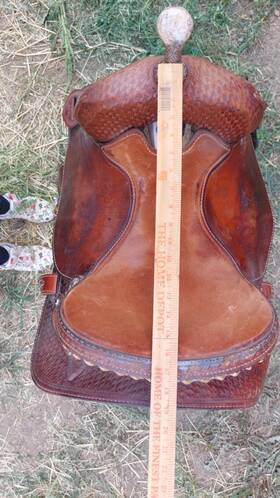 2260 Crates 15 Inch Roping Saddle Mike Beers #2260