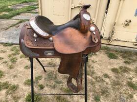 2334 Crates Show Saddle Equifit Tree 15.5 Inch