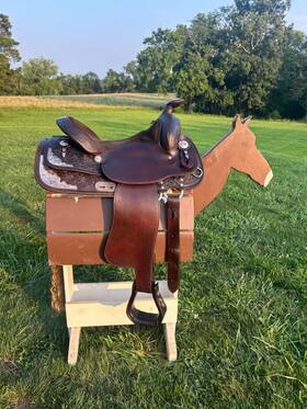 2385 Crates 15.5 Inch Show Saddle