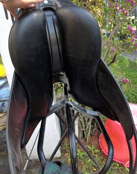 17s4016402 Devoucoux Makila Harmonie Dressage Saddle Gently Used Great Condition 17.5 2a