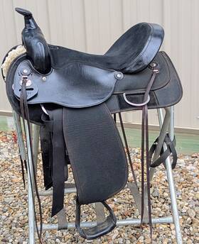 7153 Fabtron Used 16 Inch Western Synthetic Lady Trail Saddle
