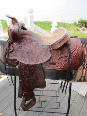 84-97211 Hereford 4721 15ftft Textan Tooled Leather Western Trail Saddle Qh Bars