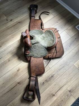53-75813 Hereford Textan Tooled Leather Western Saddle Floral Used