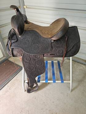 Snshf15rop1334 Hereford Tex Tan A Used 15 Inch Brown Color Roping Saddle With Tooling All Over It