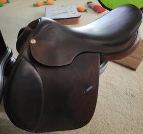 467540 Pessoa Used 16.5in Hunt Saddle Adjustable Tree Havana Great Condition