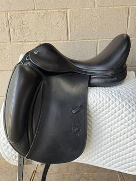 17-171 Prestige Xd2k Zero Dressage Saddle 17-171/2 Inch Seat Large Tree