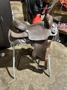 26576 Roo Hide Saddle Co. The Rider 15.5 Inch Roper Or Work