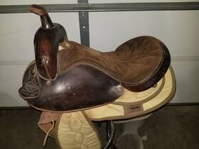 1359-16 Saddle King 16 Inch Horse