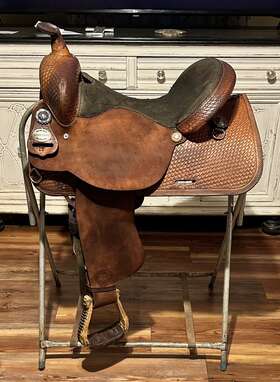08-s44 Tex Tan 5 Used 15 Inch Connie Combs Barrel Saddle