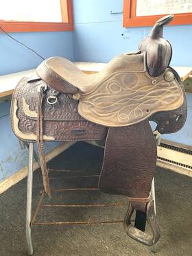 08-983 Textan Used/vintage 15 Inch Tooled Western Trail/ Pleasure Saddle Us Made