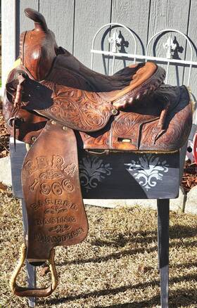 6395 The Rodeo Shop Vtg Tooled Barrel Racing Champion Ft. Worth Texas Padded Saddle