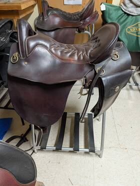 Tucker 001367059m Pleasure/trail Saddle 17in Brown Leather With Bags