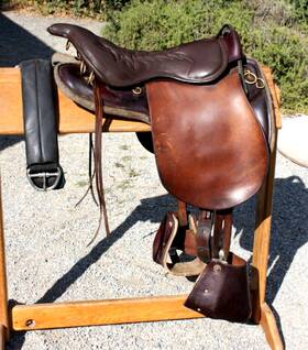00138m104m Tucker Montreal Royal Trooper Saddle 18 Inch Medium Seat - Wonderful Used Condition 00138m104m Tucker Montreal Royal Trooper Saddle 18 Inch Medium Seat - Wonderful Used Condition