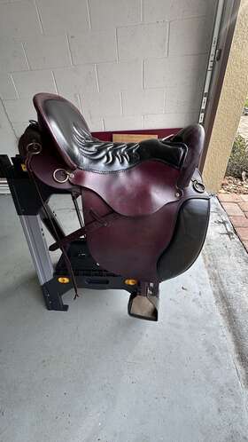 149-620-4163-11 Tucker 2015 Endurance Saddle