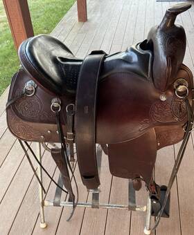 295-821-5218-22 Tucker Horizon Wanderer Trail Saddle 17.5 #295