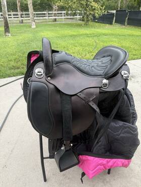 T9-610-1183-21 Tucker Endurance Saddle T49 Black Leather Pleasure Trail 16 In