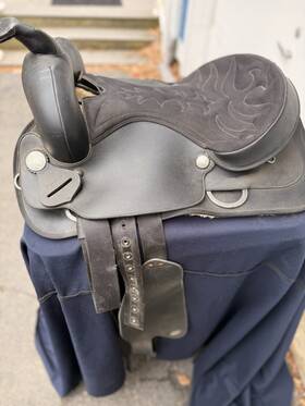 013900 Wintec 16 Inch Western Trail Saddle - Black Lightweight Synthetic Model Wc
