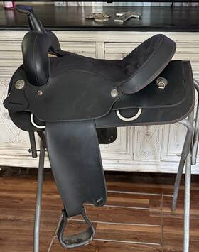 015561 Wintec Used 15-1/2 Inch Pleasure Saddle - Euc