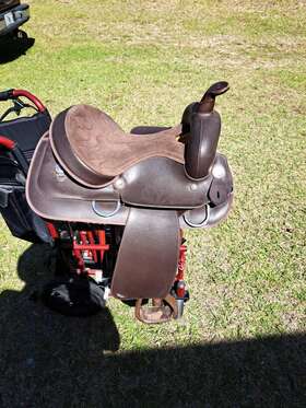 249626 Wintec 15 Inch Western Saddle- Work/trail Lightweight Brown Clean With Wall Rack