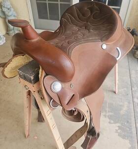 217818 Wintec 277918 17 Inch Full Quarter Horse Synthetic Saddle Code