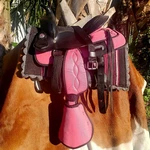 King Series Youth Western Saddle Pink + Weaver Navajo Pad 23X23 Pony. Fixed Price $120.00.