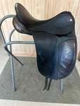 County Dressage Saddle 16 1/2" 3 Fit *vgc* Long Billets Made In England Black. Fixed Price $350.00.