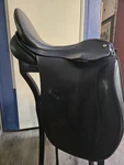 17.5 Leather Thornhill Klasse Dressage Saddle Medium Tree, Deep Seat.. Fixed Price $500.00.