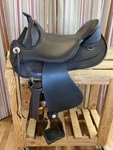 Barefoot Arizona Western Treeless Saddle - Sz 1 Pad & Cover. Fixed Price $1150.00.